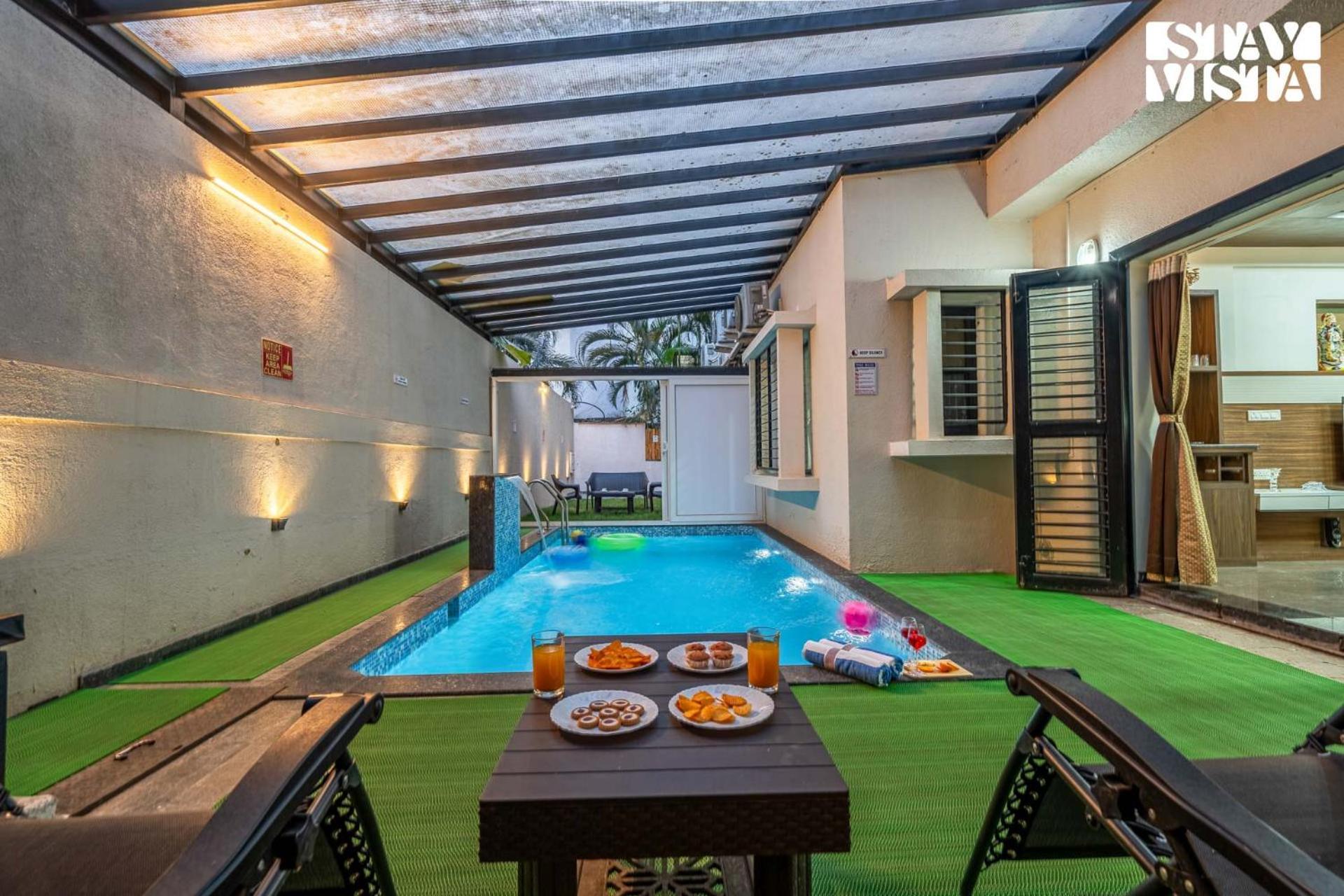נאסיק Serenity Meadows With Pool By Veo - Part Of Stayvista מראה חיצוני תמונה